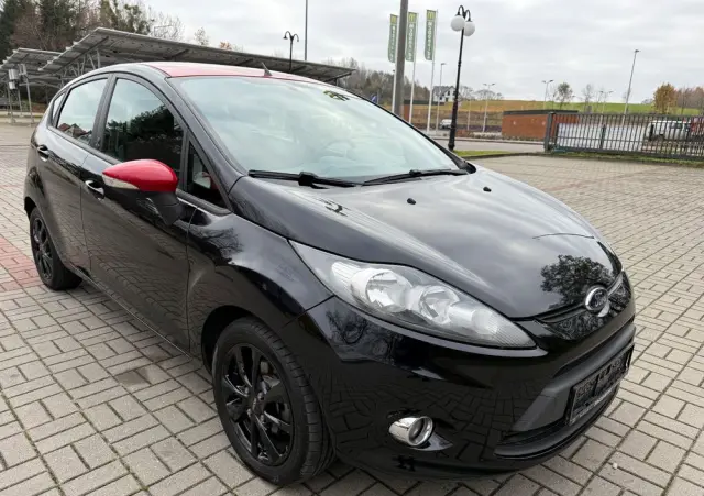 FORD Fiesta 1.25 Champions Edition