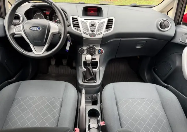 FORD Fiesta 1.25 Champions Edition