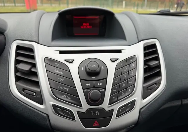 FORD Fiesta 1.25 Champions Edition