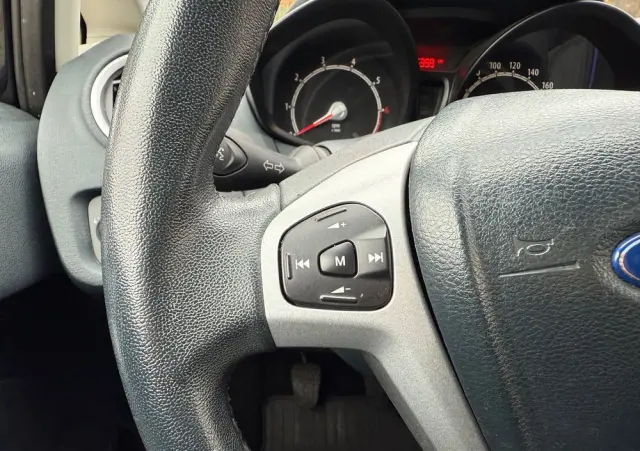 FORD Fiesta 1.25 Champions Edition