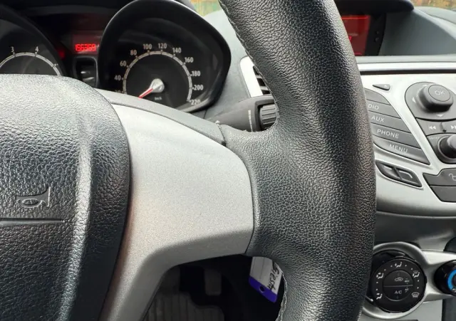 FORD Fiesta 1.25 Champions Edition