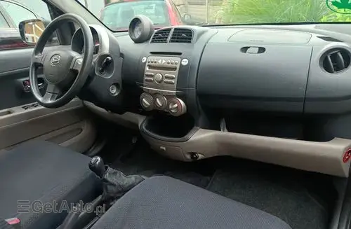 DAIHATSU Sirion 