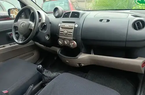 DAIHATSU Sirion 