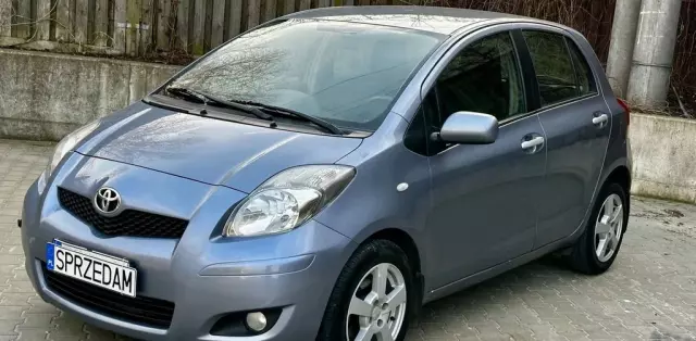 TOYOTA Yaris 