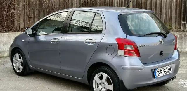 TOYOTA Yaris 