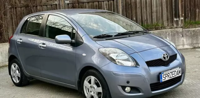 TOYOTA Yaris 