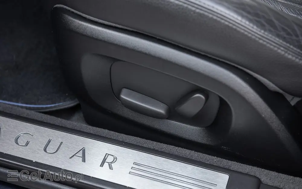 JAGUAR XF 2.2 D Luxury