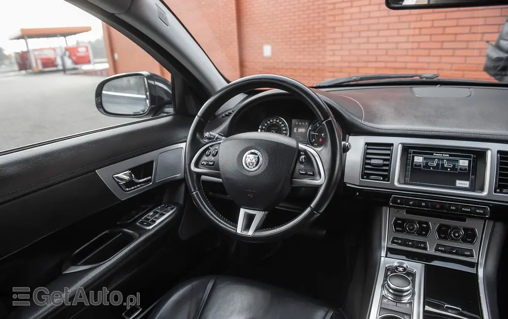 JAGUAR XF 2.2 D Luxury