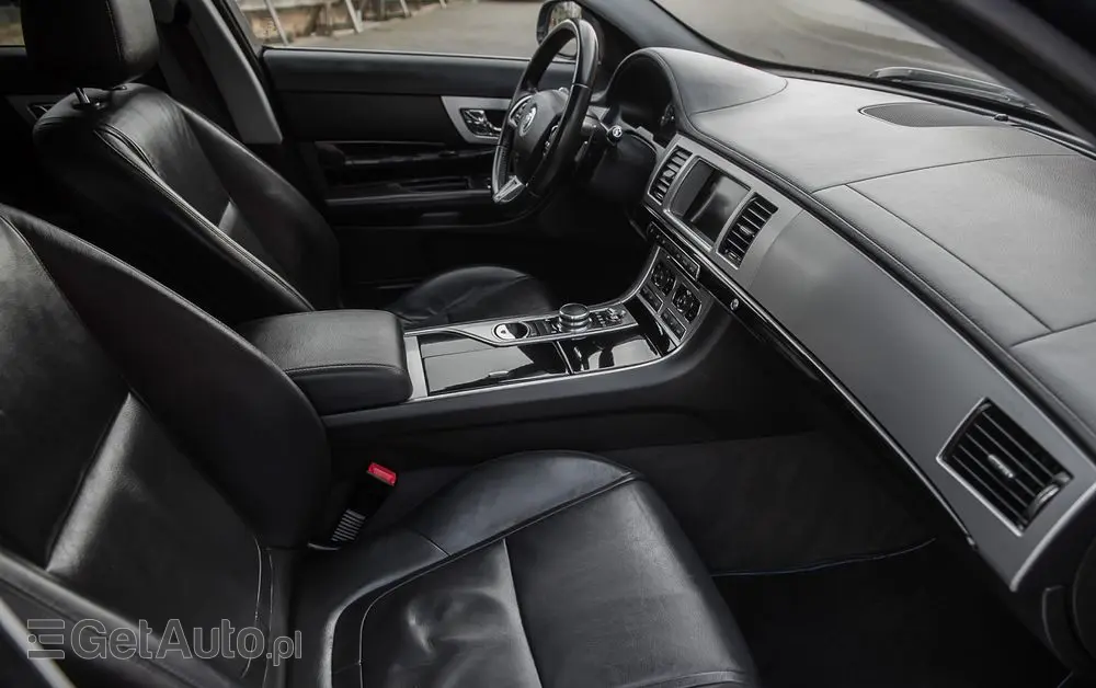 JAGUAR XF 2.2 D Luxury