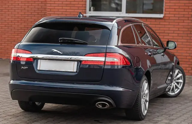 JAGUAR XF 2.2 D Luxury