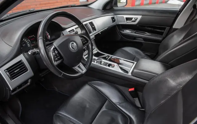 JAGUAR XF 2.2 D Luxury