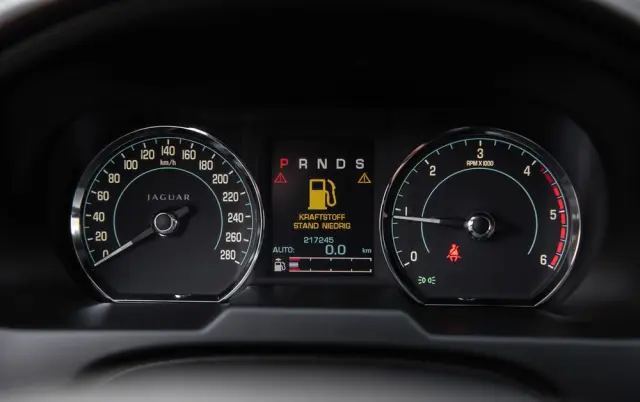 JAGUAR XF 2.2 D Luxury