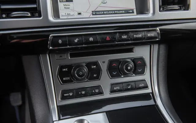 JAGUAR XF 2.2 D Luxury