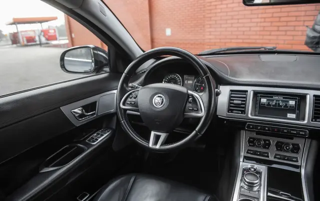 JAGUAR XF 2.2 D Luxury