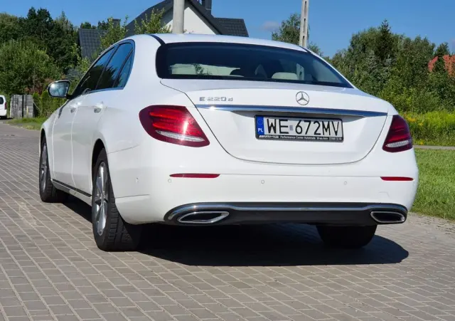 MERCEDES-BENZ Klasa E 220 d Business Edition 9G-TRONIC