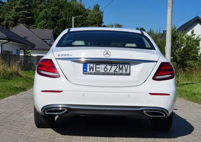 MERCEDES-BENZ Klasa E 220 d Business Edition 9G-TRONIC