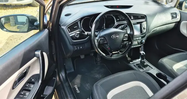 KIA Ceed 1.6 GDI ISG SW Platinum Edition