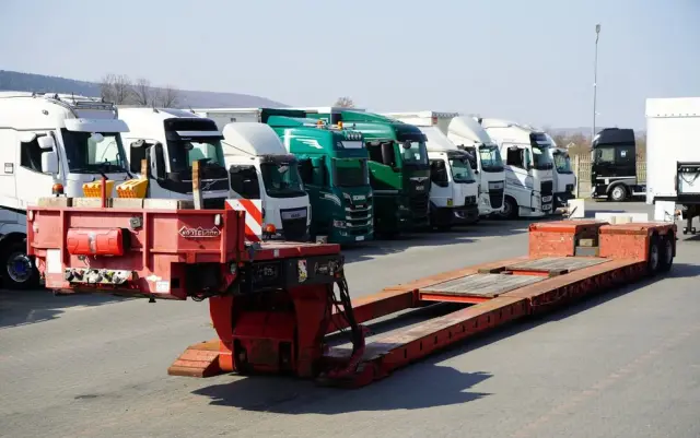 NOOTEBOOM NISKOPODWOZIE / ROZPINANA / TIEFBETT / ROZCIĄGANA / LAWETA / 19,5 M / DMC:  55 TON / 