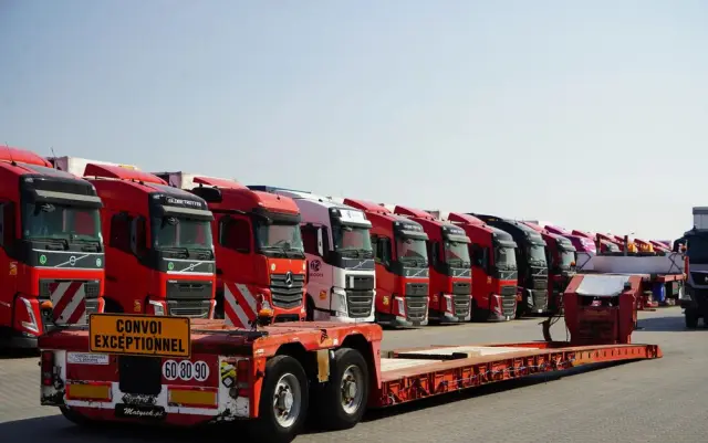 NOOTEBOOM NISKOPODWOZIE / ROZPINANA / TIEFBETT / ROZCIĄGANA / LAWETA / 19,5 M / DMC:  55 TON / 