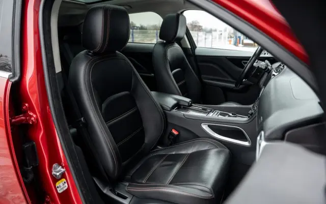 JAGUAR F-Pace 25d AWD Prestige