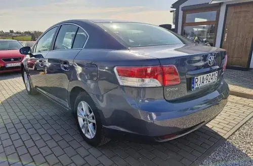 TOYOTA Avensis 
