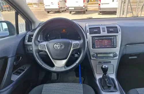 TOYOTA Avensis 