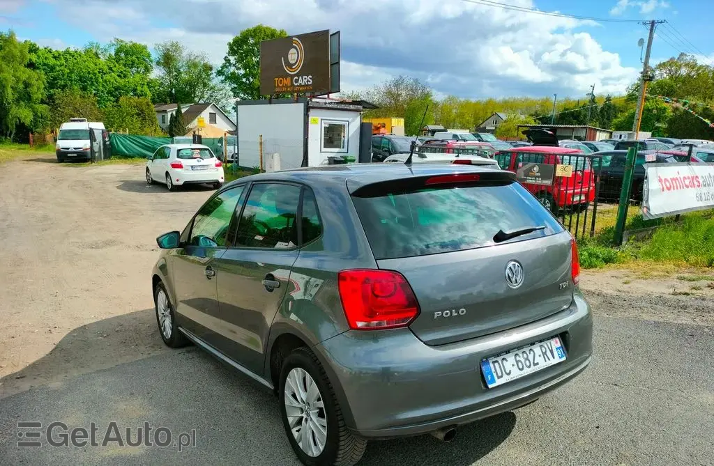 VOLKSWAGEN Polo 