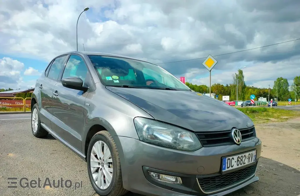 VOLKSWAGEN Polo 