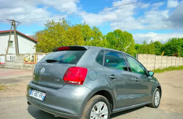 VOLKSWAGEN Polo 