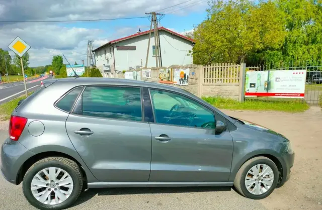 VOLKSWAGEN Polo 