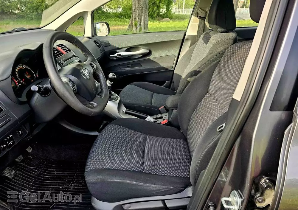 TOYOTA Auris 1.6 Sol