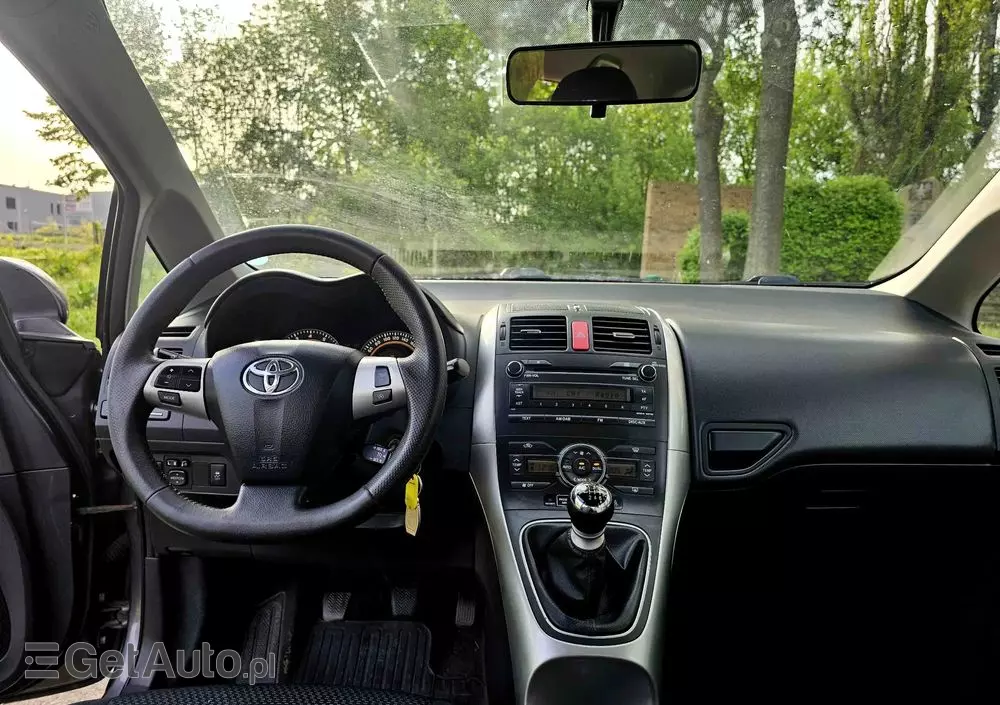 TOYOTA Auris 1.6 Sol