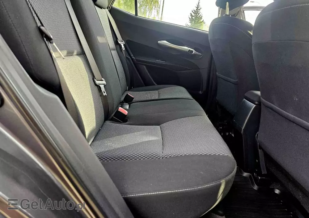 TOYOTA Auris 1.6 Sol