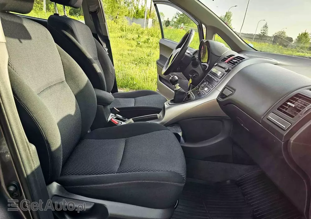 TOYOTA Auris 1.6 Sol