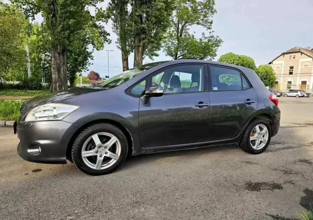 TOYOTA Auris 1.6 Sol