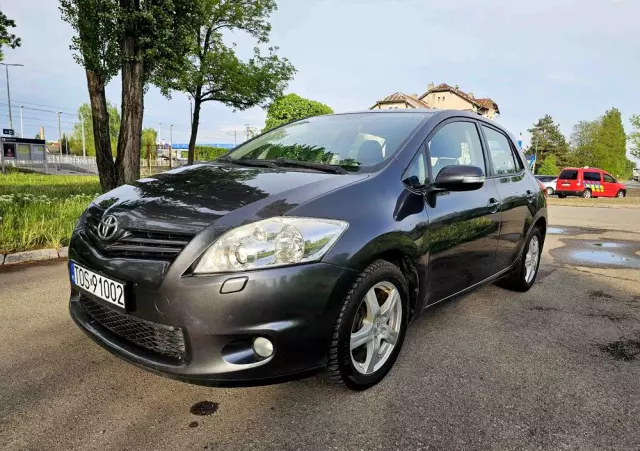 TOYOTA Auris 1.6 Sol