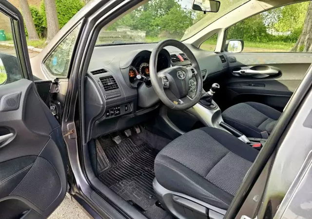 TOYOTA Auris 1.6 Sol