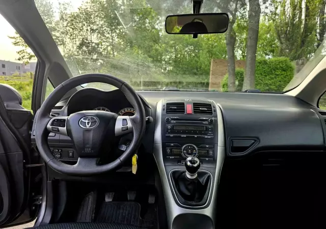 TOYOTA Auris 1.6 Sol