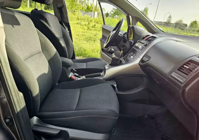 TOYOTA Auris 1.6 Sol