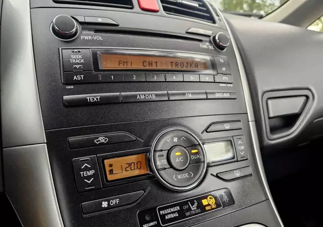 TOYOTA Auris 1.6 Sol