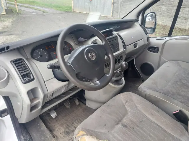 OPEL Vivaro 