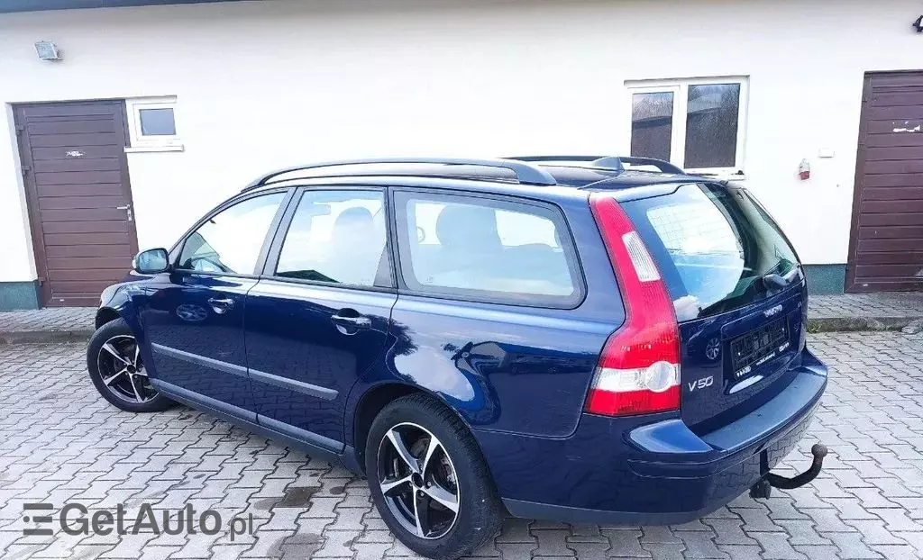 VOLVO V50 