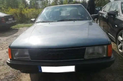 AUDI 100 