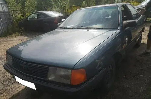 AUDI 100 