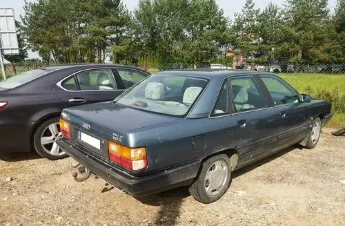 AUDI 100 
