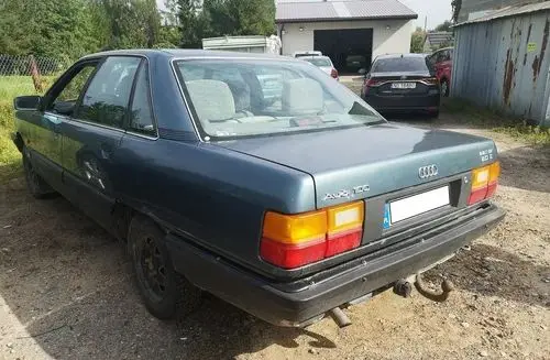 AUDI 100 