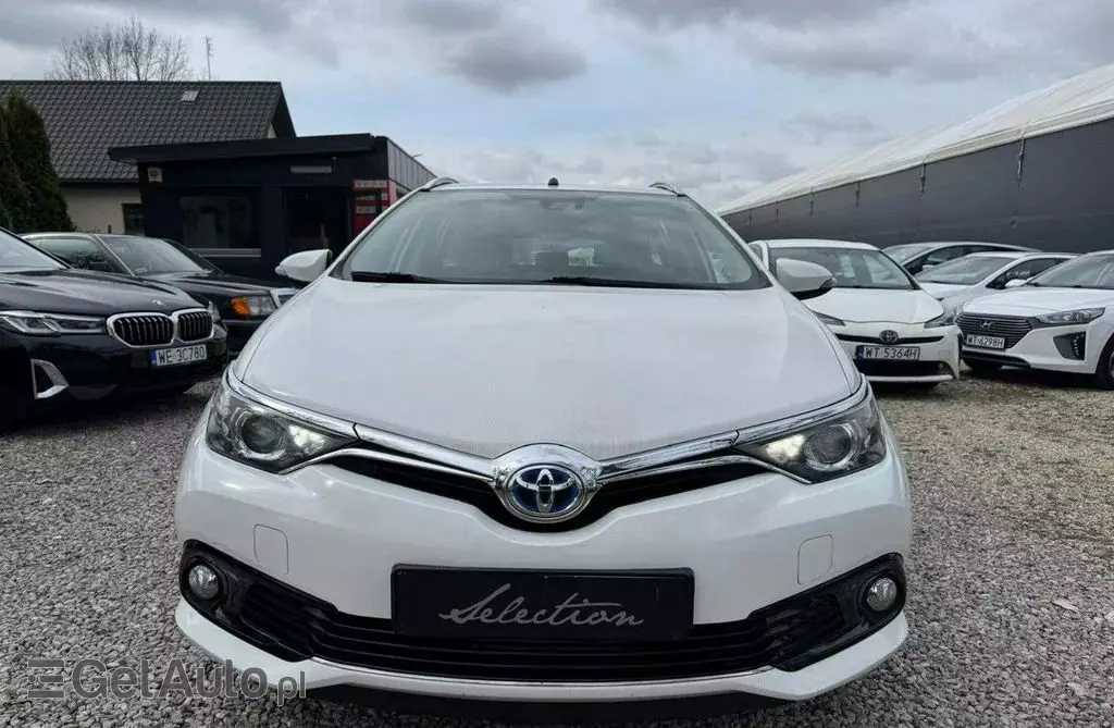 TOYOTA Auris 