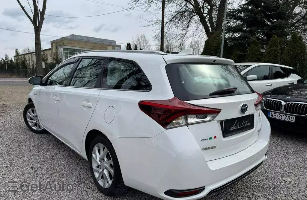 TOYOTA Auris 