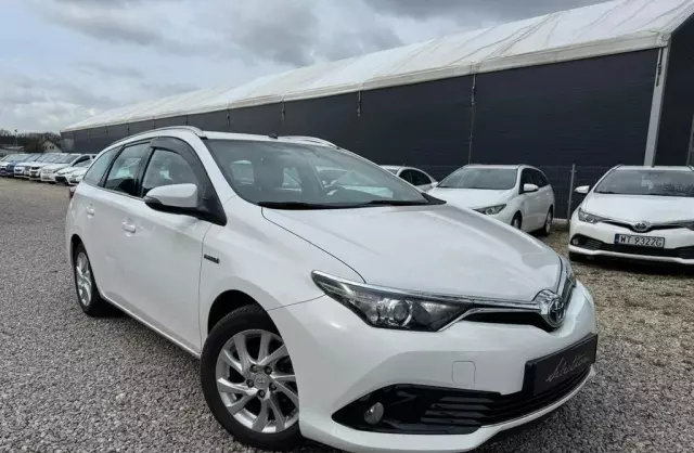 TOYOTA Auris 