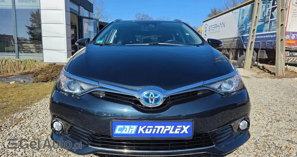 TOYOTA Auris 